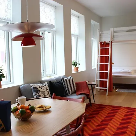 Vibrant And Lively Central Location. Mb302 Lägenhet